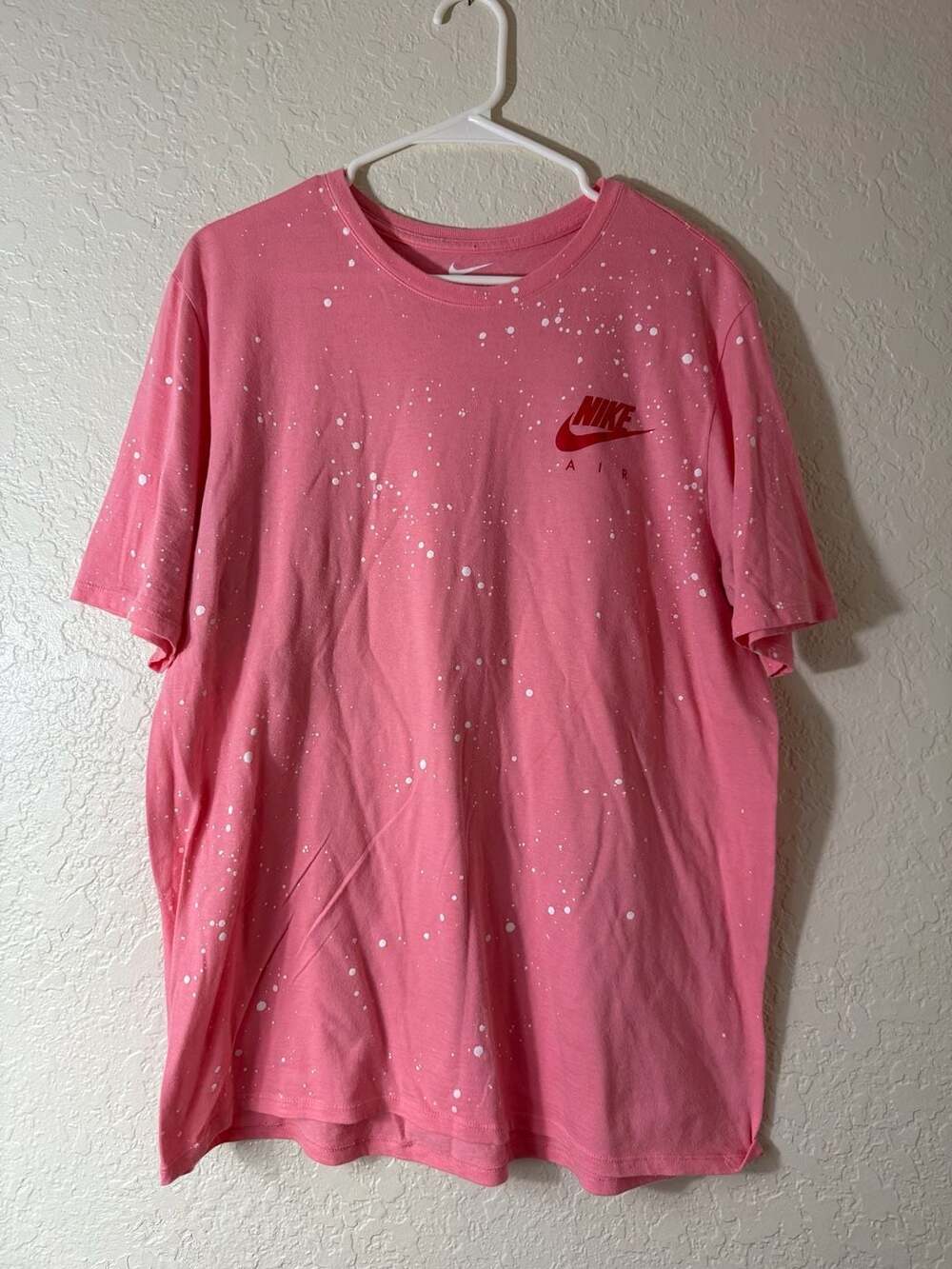 Nike Air Graphic T-Shirt Size Large Pink with White Paint Splatter
